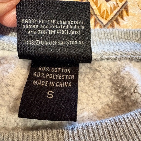 Gray Gryffindor Universal Studio Sweatshirt - Picture 6 of 10
